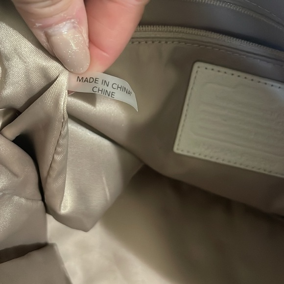 COACH- Taylor leather satchel in Ivory - F25296- GUC - Picture 7 of 17